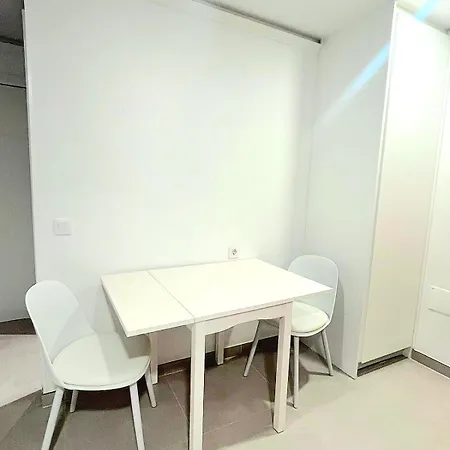 Alondras White Aircon And Pool *